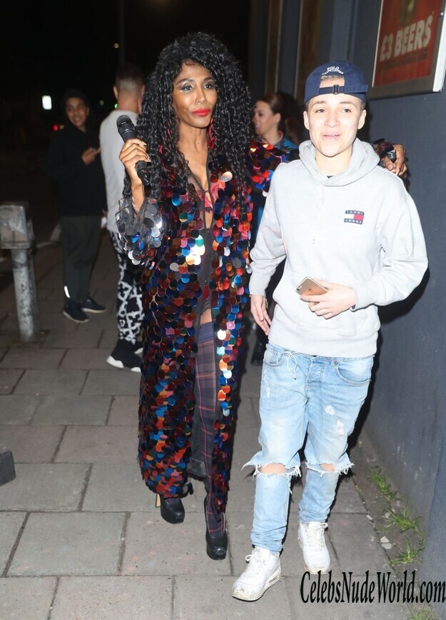 Sinitta Cleavage 167998