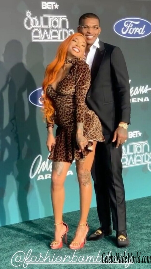 Sky Days Cleavage 168391