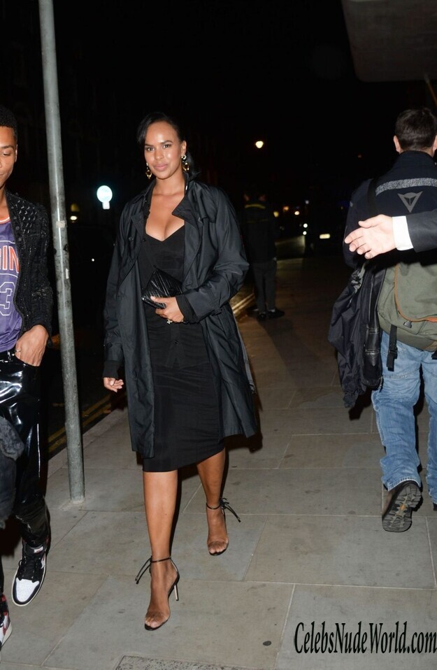 Sabrina Dhowre Elba Cleavage 168548