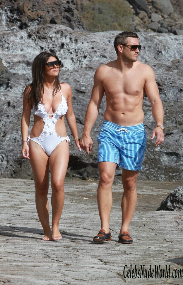 Sexy Photos: Sadie Stuart Chilling on the Beach 168564