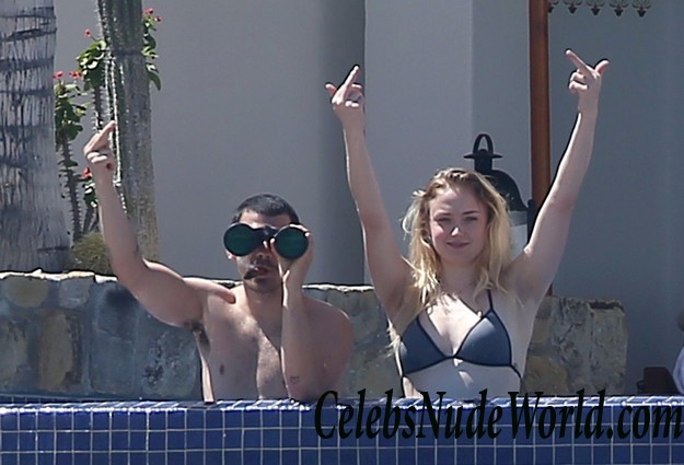 Sophie Turner Wearing A Bikini In Cabo San Lucas, Mexico 16873
