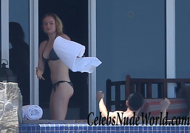 Sophie Turner Wearing A Bikini In Cabo San Lucas, Mexico 16879