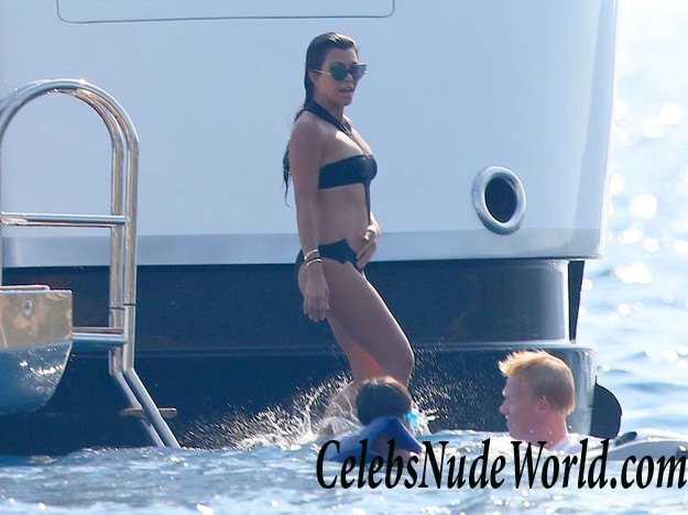 Kourtney Kardashian Wearing A Swimsuit In France 16987