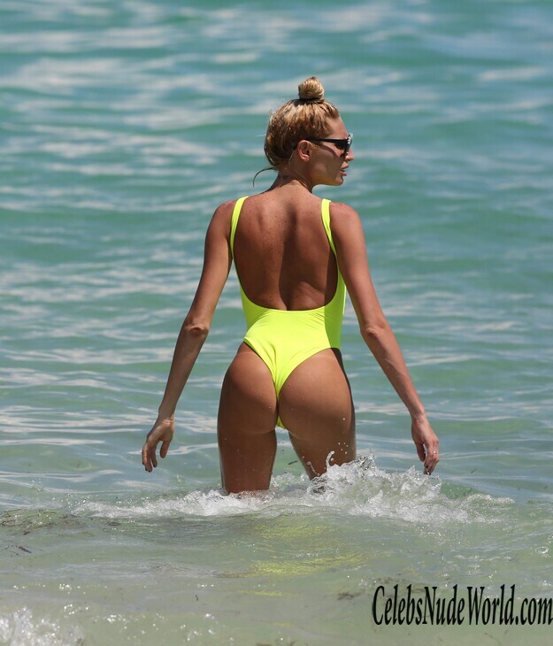 Vicky Xipolitakis Sexy Photos 170782