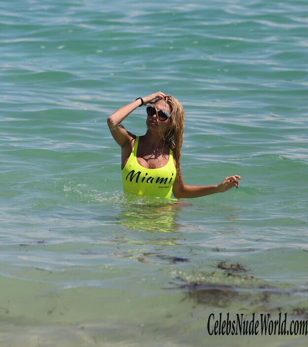 Vicky Xipolitakis Sexy Photos 170788