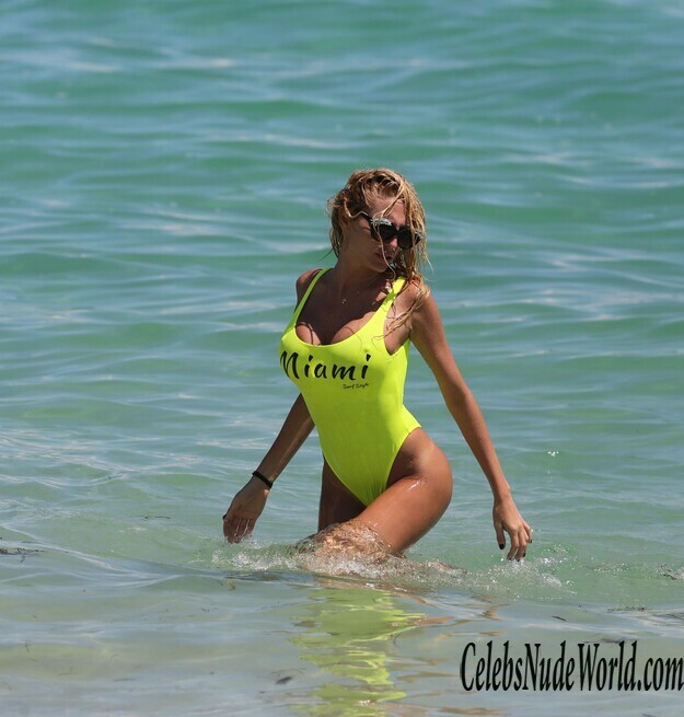 Vicky Xipolitakis Sexy Photos 170789