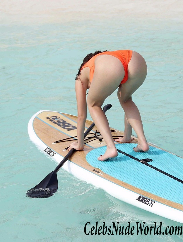 Chloe Goodman Insanely Hot &#8211; Paddleboarding In Maldives 17100