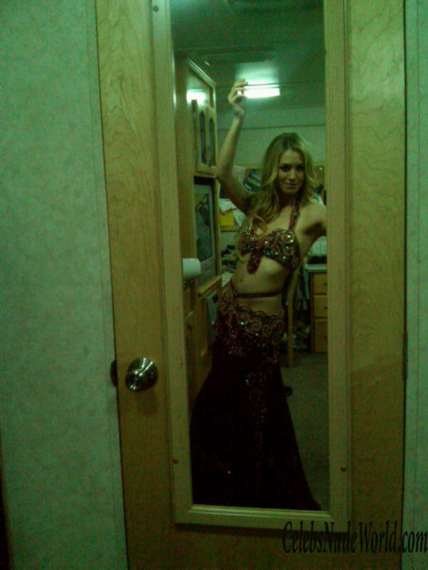 Yvonne Strahovski, More Like Stra hot ski 171387