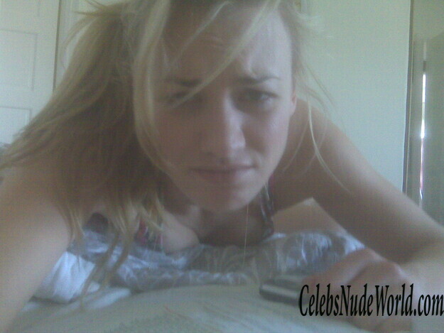 Yvonne Strahovski, More Like Stra hot ski 171391