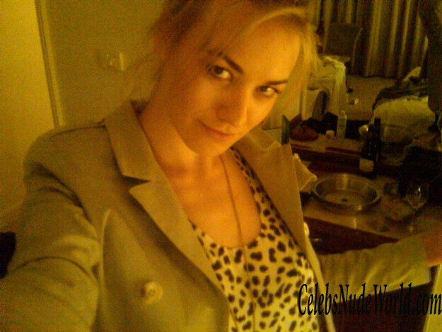 Yvonne Strahovski, More Like Stra hot ski 171393