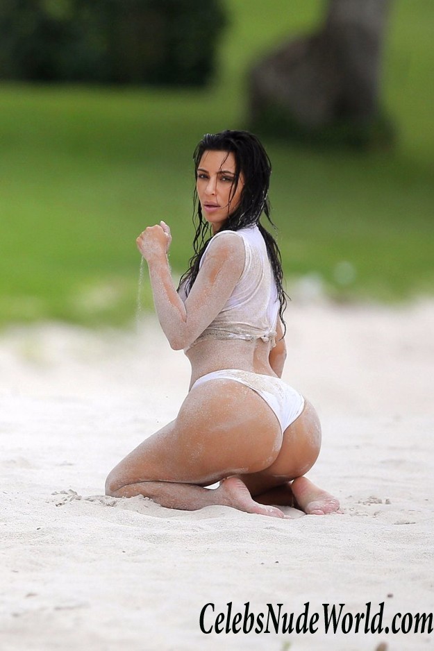 Kim Kardashian Wet T Shirt And Bikini On A Beach In Mexico 17196