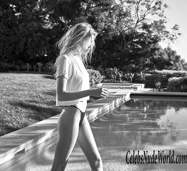 Stella Maxwell Topless 172641