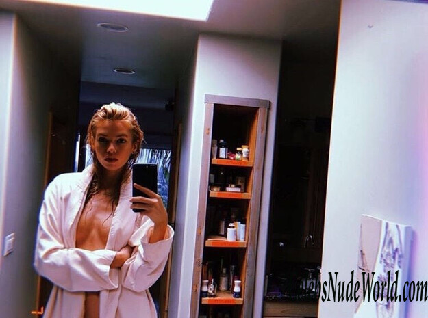 Stella Maxwell Topless 172645