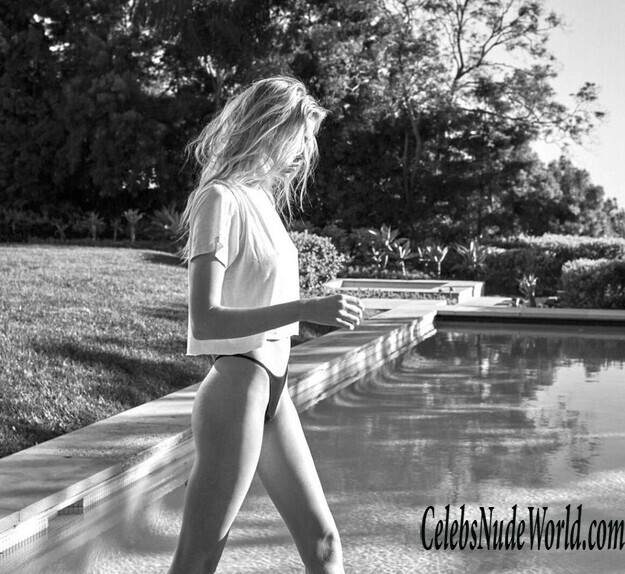 Stella Maxwell Topless 172660