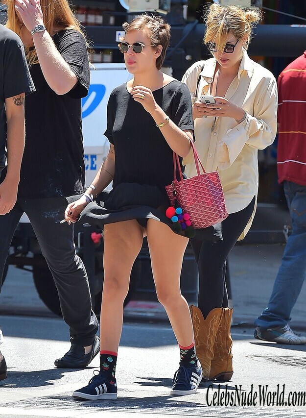 Upskirt photos of Tallulah Willis 172936