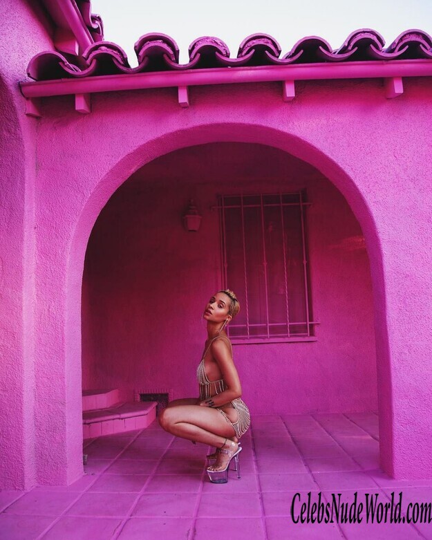 Tanaya Henry Sexy 173426