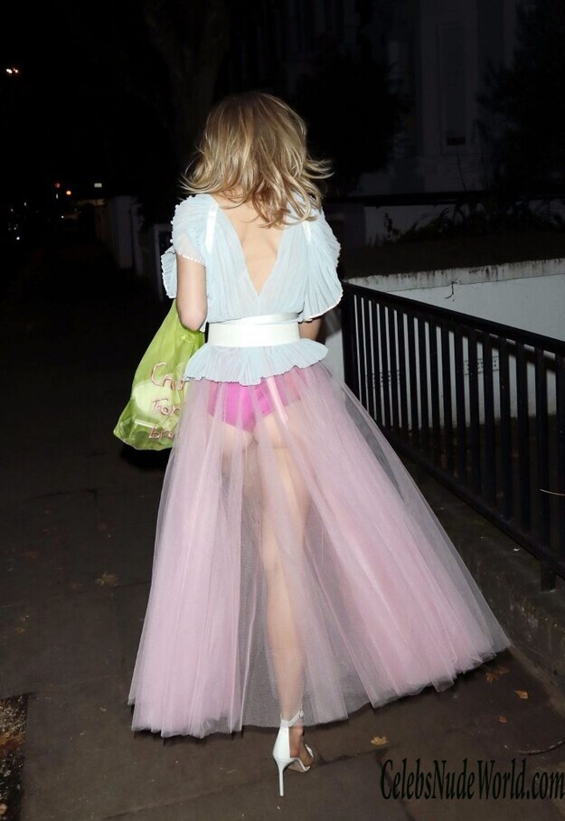 Suki Waterhouse Braless 173654