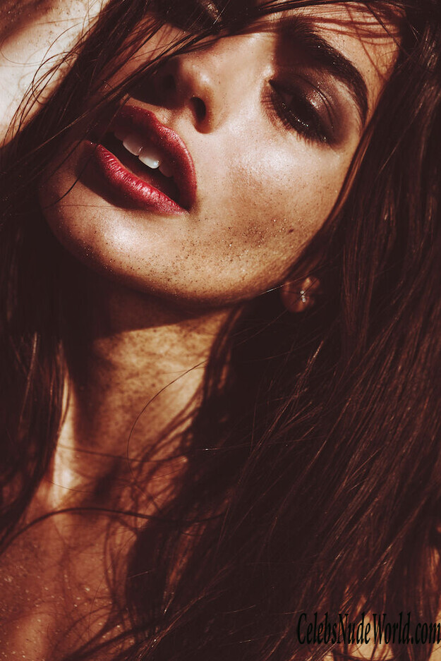 Sexy photoshot of Taylor Hannum 173862