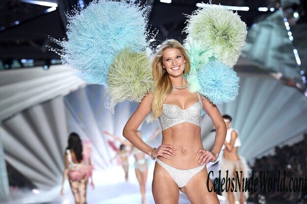 Toni Garrn Hot 174589