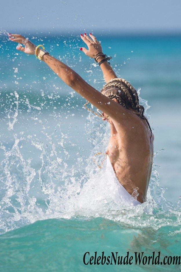 Victoria Hervey Nipple Slip On The Beach In Barbados 17550