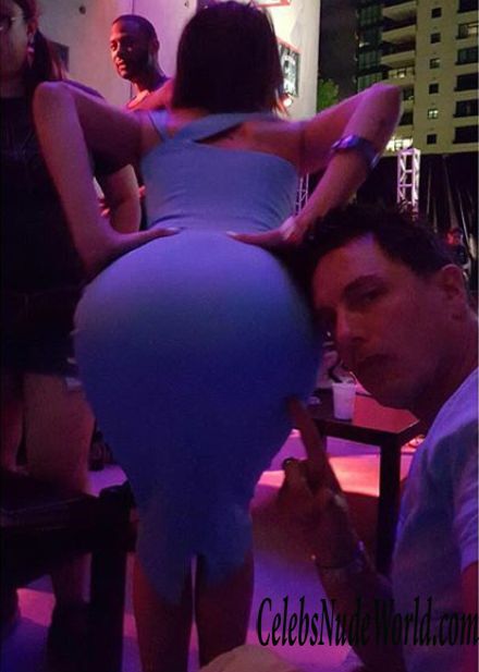 Sexy pics of Willa Holland 176054