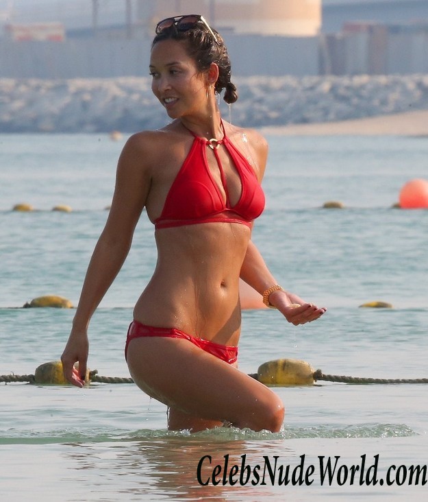 Myleene Klass Wearing A Bikini On The Beach In Dubai 17606