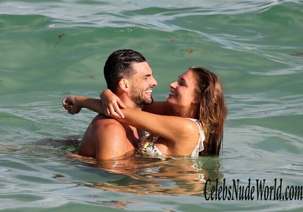 Zara McDermott Bikini 176197