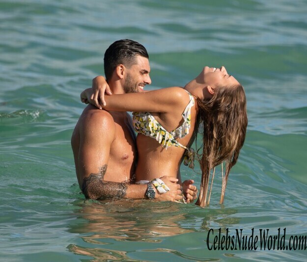 Zara McDermott Bikini 176278