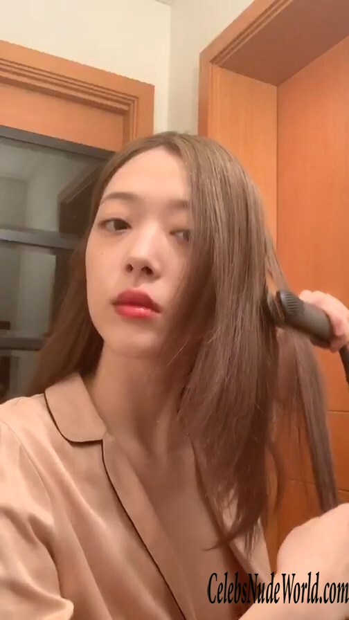 Sulli Choi Nip Slip 176434