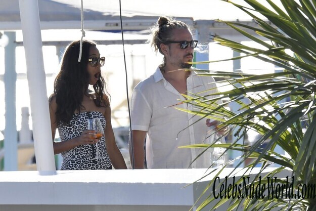 Zoe Saldana Sexy 177209