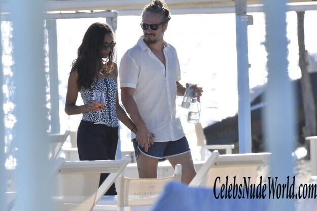 Zoe Saldana Sexy 177212