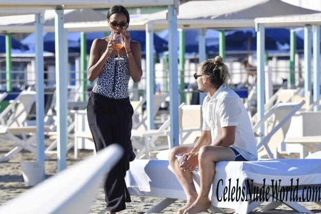 Zoe Saldana Sexy 177223