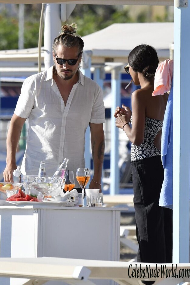 Zoe Saldana Sexy 177227