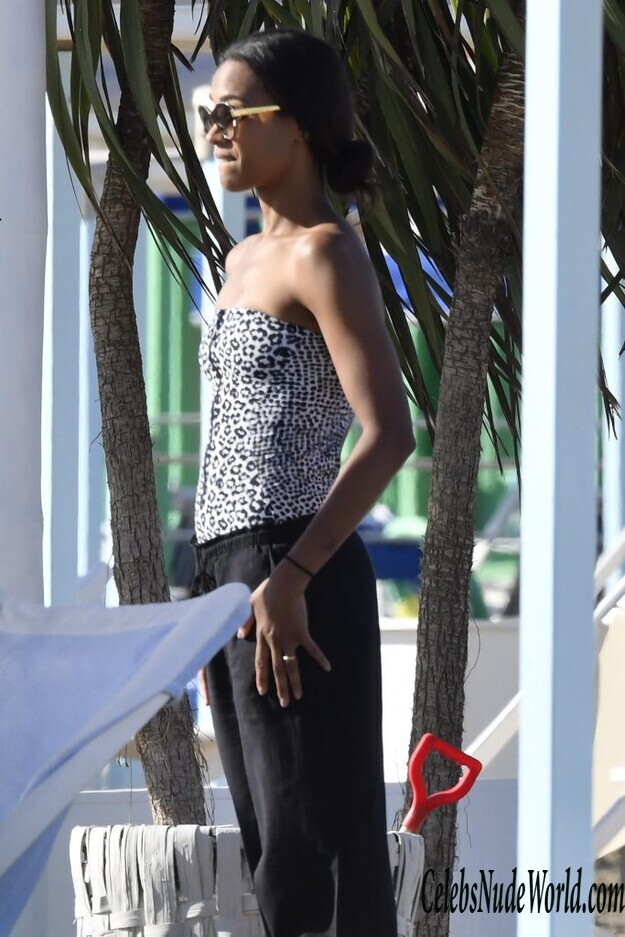 Zoe Saldana Sexy 177236