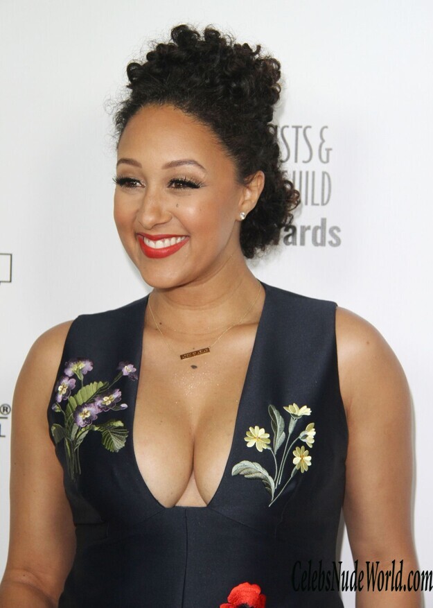 Tamera Mowry Cleavage Photos 177302