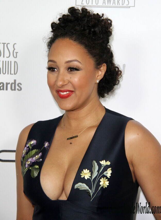 Tamera Mowry Cleavage Photos 177303