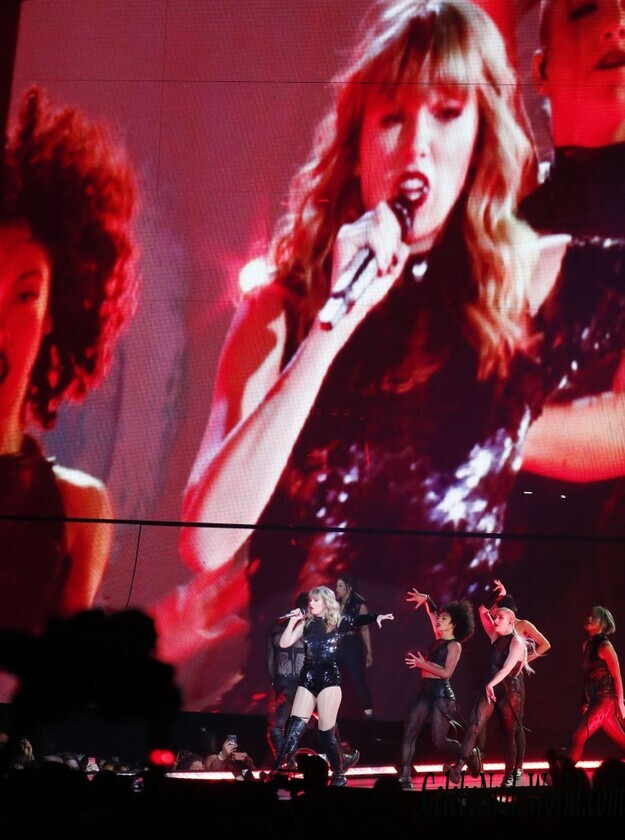 Taylor Swift Sexy 177843