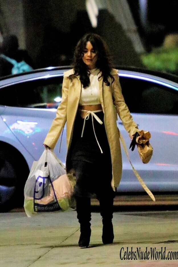 Vanessa Hudgens Braless 177999