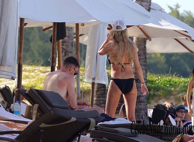 Una Healy Bikini 178129