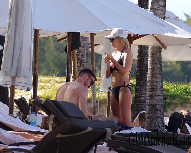 Una Healy Bikini 178130