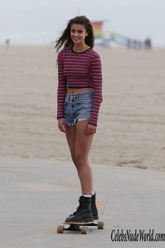 Taylor Hill Bikini 178367