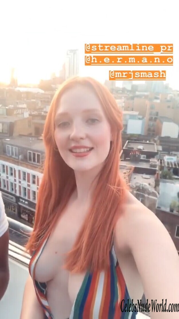 Victoria Clay Cleavage 178488