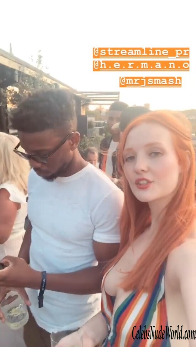 Victoria Clay Cleavage 178490