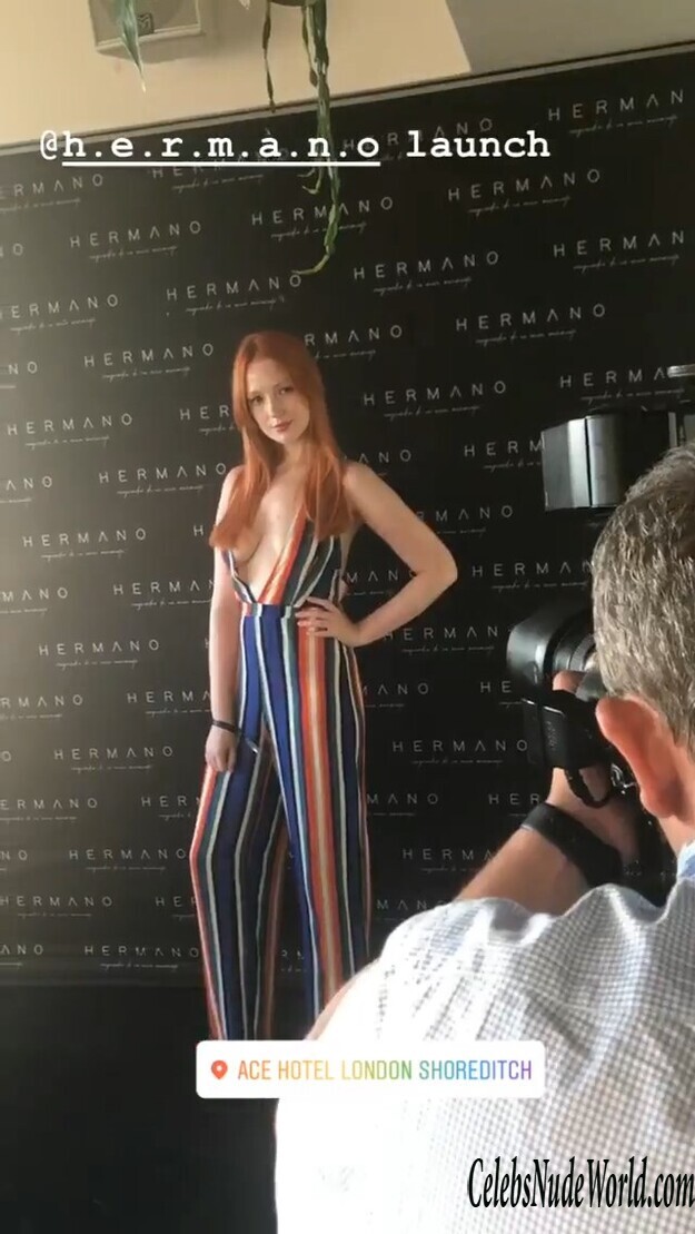 Victoria Clay Cleavage 178492