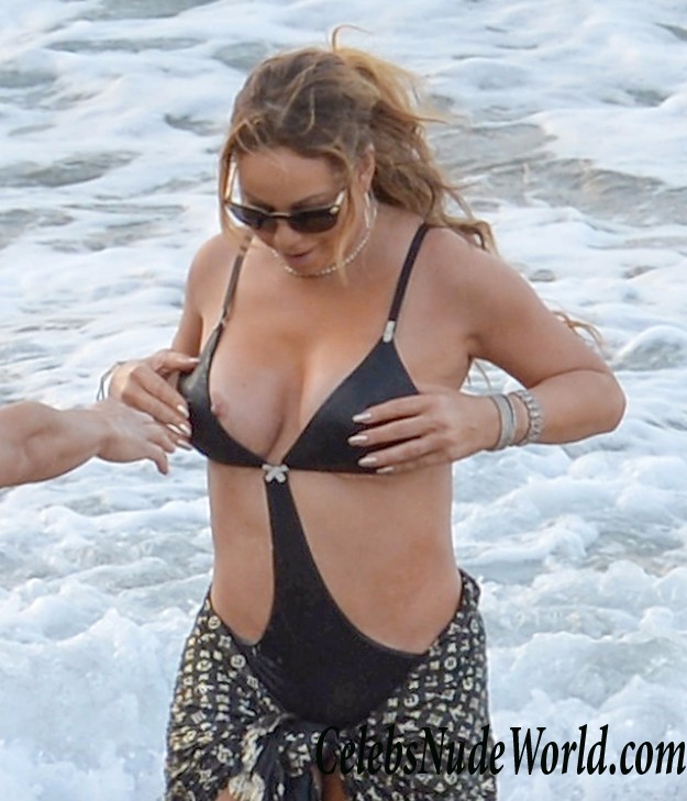 Mariah Carey Nipple Slip At A Beach In Maui, Hawaii 17973