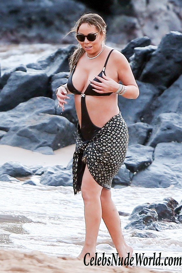 Mariah Carey Nipple Slip At A Beach In Maui, Hawaii 17978