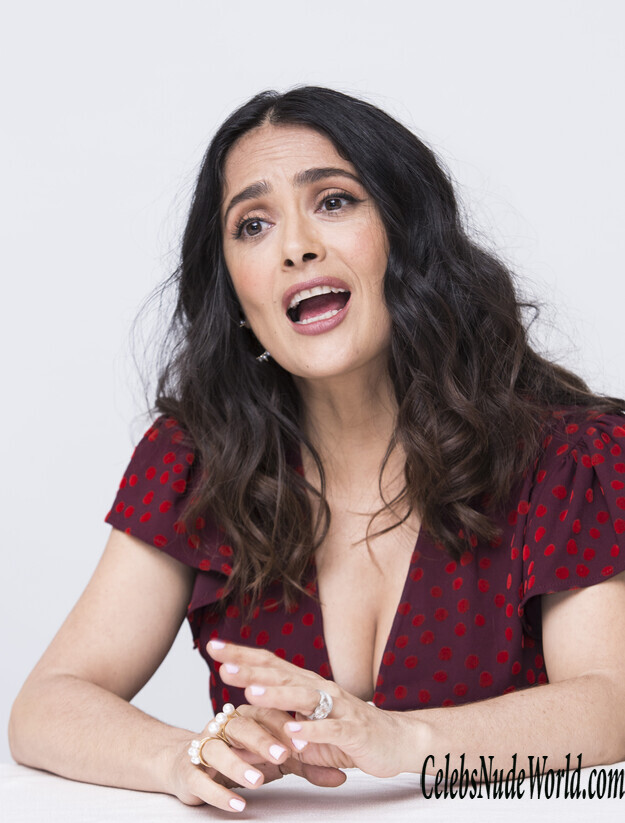 Salma Hayek Looks Beautiful And Busty 179782