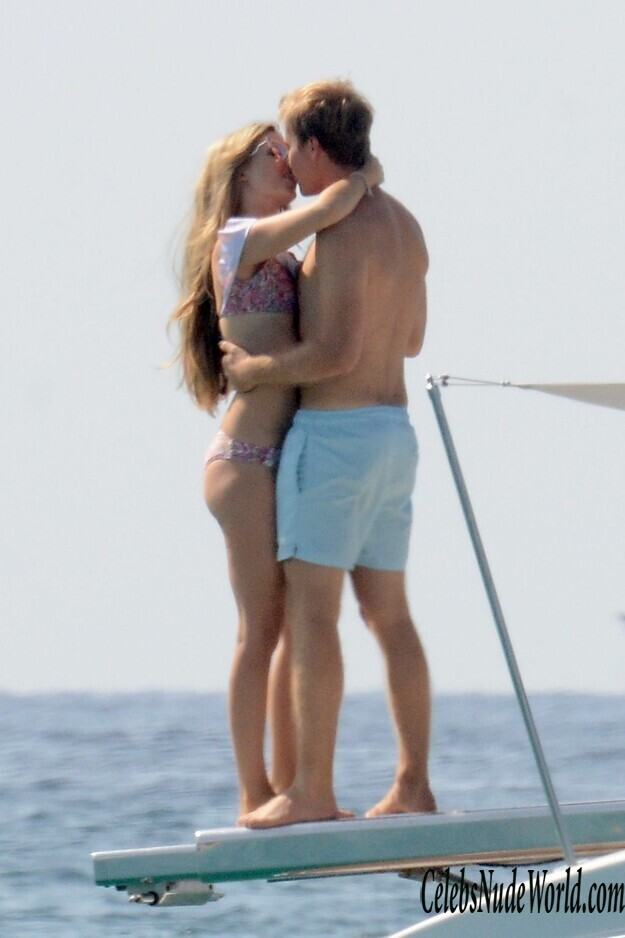 Vivian Sibold Bikini 179856