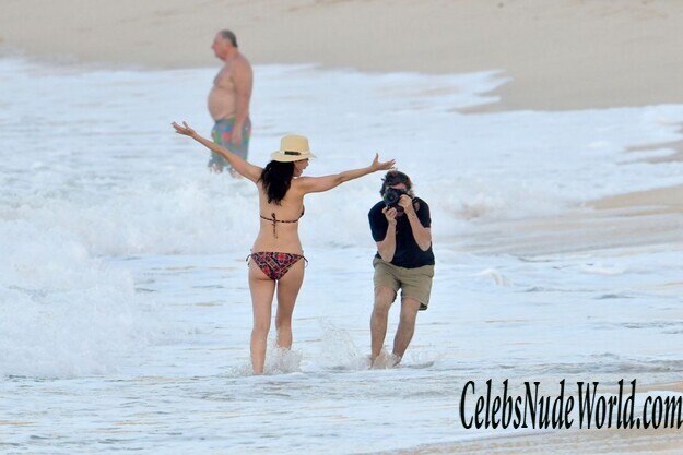 Wendi Deng Murdoch Bikini 179991