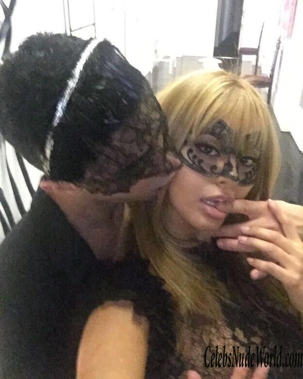 Zahia Dehar Cleavage 180303